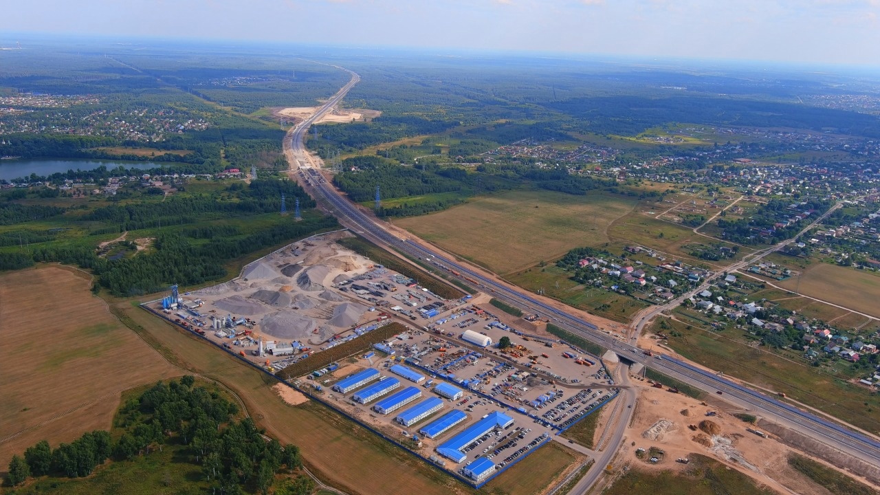 Жителям микрорайона Доброе, которые пользуются общественным транспортом, обещают специальную полосу для автобусов и троллейбусов. Она сократит время в пути, и собираться на работу можно будет спокойнее. Когда же конкретно появится долгожданная буква «А» на асфальте? И станет ли когда-нибудь мечта о пешеходной зоной в центре реальностью?