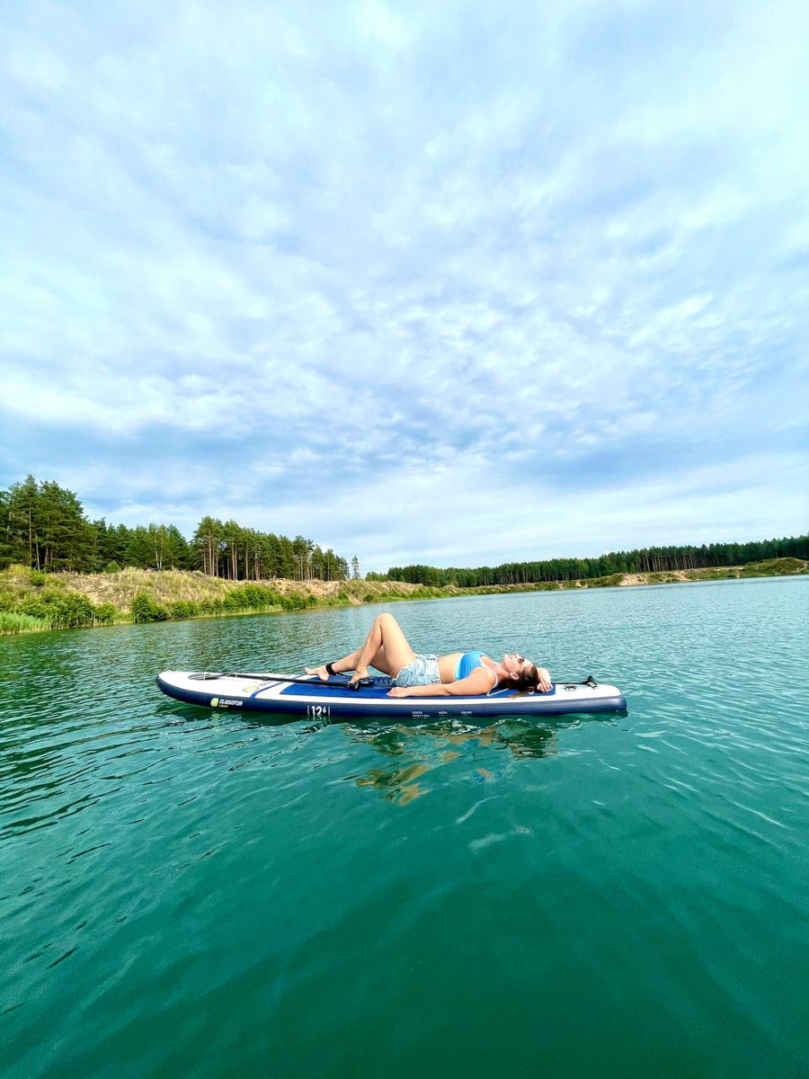 Вы успели прокатиться этим летом на сапе? Если нет, тогда заканчивайте свои дела пораньше и срочно к воде. Лучше на Каменку, но можно и в Загородный парк. У вас остался последний теплый день, чтобы насладиться моментом. А пока заряжаемся энергией от тех, кто уже познал смысл данного развлечения и даже принял участие в первом сап-карнавале!