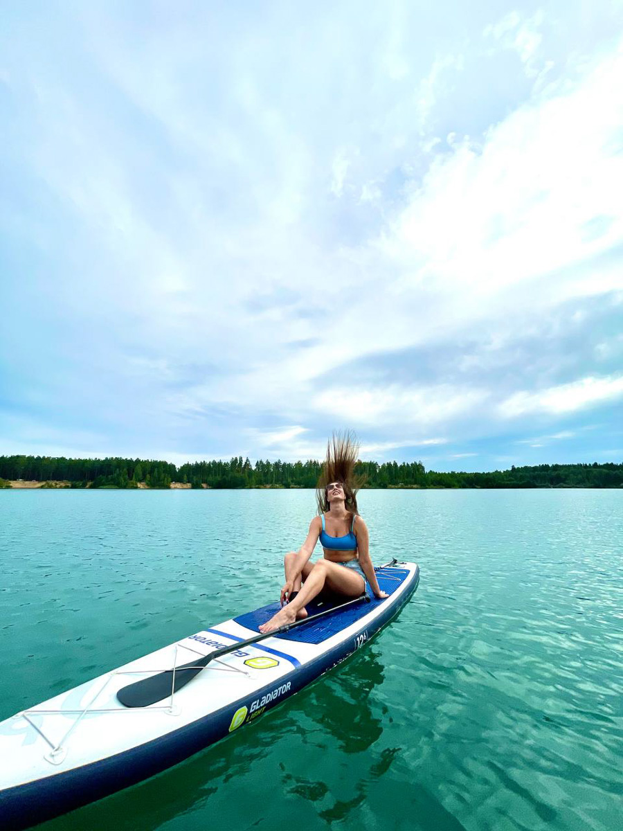 Вы успели прокатиться этим летом на сапе? Если нет, тогда заканчивайте свои дела пораньше и срочно к воде. Лучше на Каменку, но можно и в Загородный парк. У вас остался последний теплый день, чтобы насладиться моментом. А пока заряжаемся энергией от тех, кто уже познал смысл данного развлечения и даже принял участие в первом сап-карнавале!