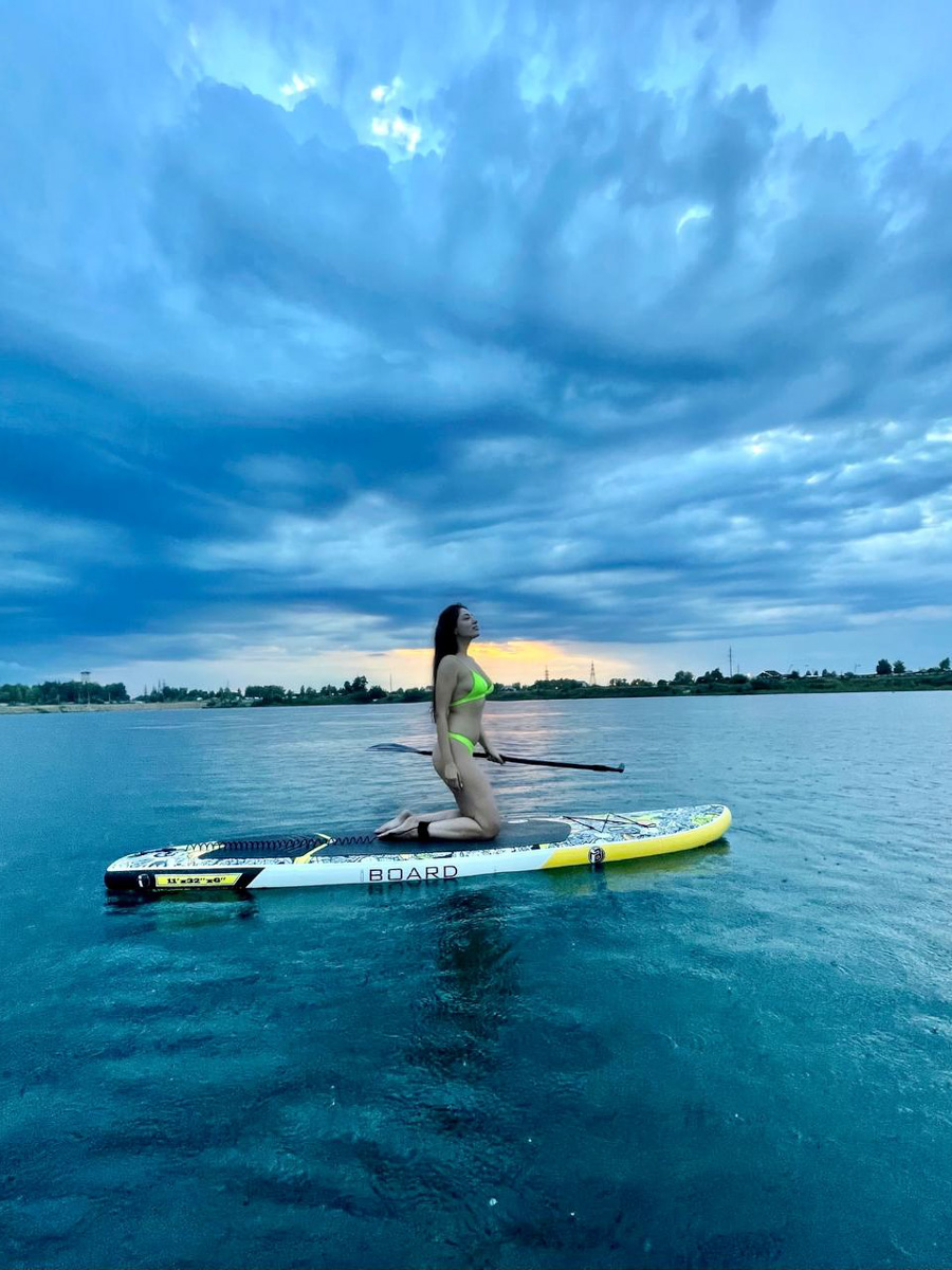 Вы успели прокатиться этим летом на сапе? Если нет, тогда заканчивайте свои дела пораньше и срочно к воде. Лучше на Каменку, но можно и в Загородный парк. У вас остался последний теплый день, чтобы насладиться моментом. А пока заряжаемся энергией от тех, кто уже познал смысл данного развлечения и даже принял участие в первом сап-карнавале!