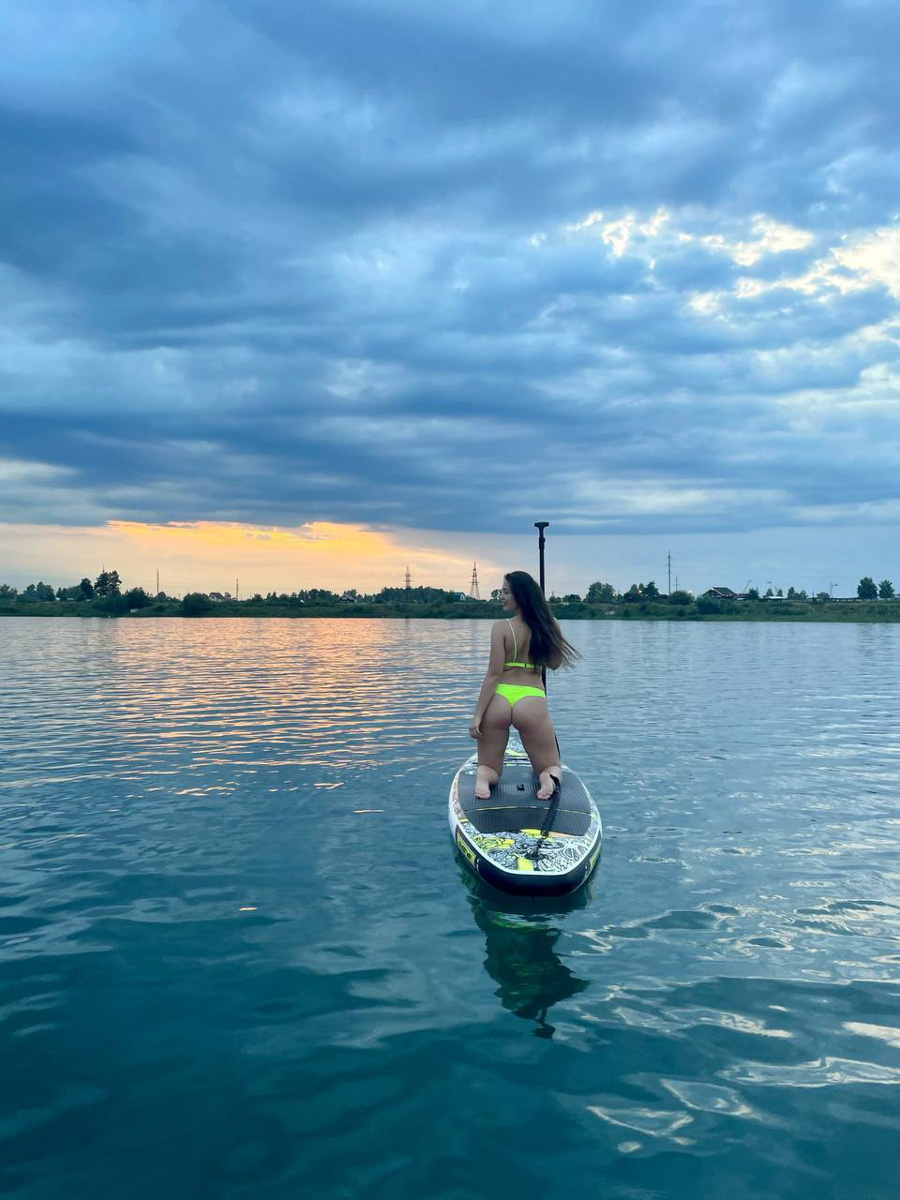 Вы успели прокатиться этим летом на сапе? Если нет, тогда заканчивайте свои дела пораньше и срочно к воде. Лучше на Каменку, но можно и в Загородный парк. У вас остался последний теплый день, чтобы насладиться моментом. А пока заряжаемся энергией от тех, кто уже познал смысл данного развлечения и даже принял участие в первом сап-карнавале!