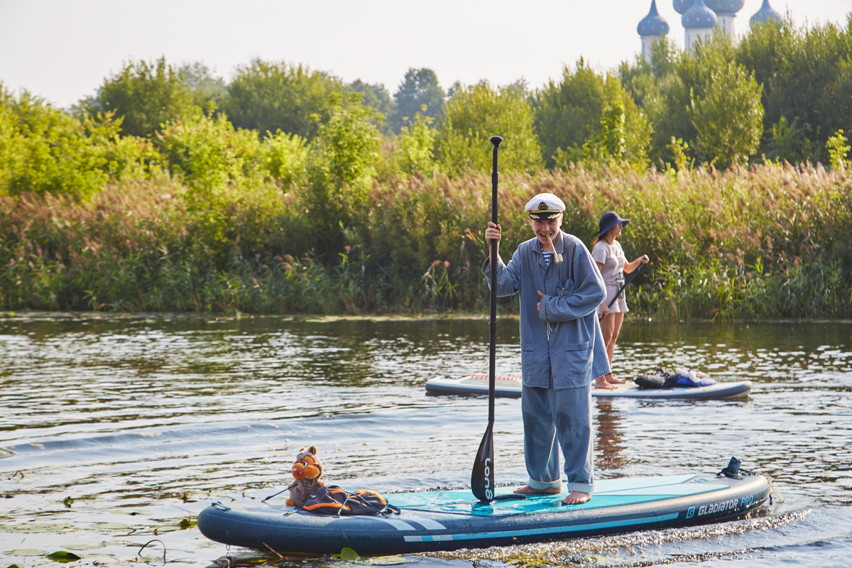 Вы успели прокатиться этим летом на сапе? Если нет, тогда заканчивайте свои дела пораньше и срочно к воде. Лучше на Каменку, но можно и в Загородный парк. У вас остался последний теплый день, чтобы насладиться моментом. А пока заряжаемся энергией от тех, кто уже познал смысл данного развлечения и даже принял участие в первом сап-карнавале!