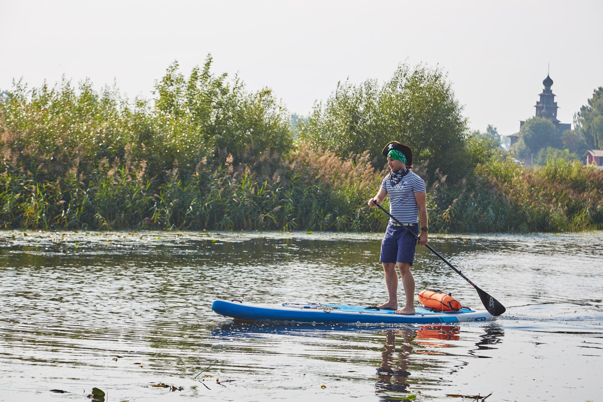 Вы успели прокатиться этим летом на сапе? Если нет, тогда заканчивайте свои дела пораньше и срочно к воде. Лучше на Каменку, но можно и в Загородный парк. У вас остался последний теплый день, чтобы насладиться моментом. А пока заряжаемся энергией от тех, кто уже познал смысл данного развлечения и даже принял участие в первом сап-карнавале!