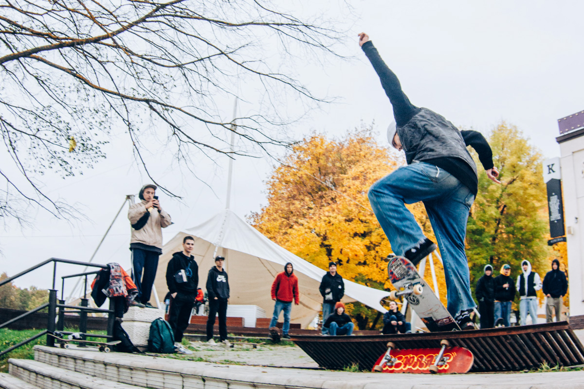 Примерно с 2014 года во Владимирской области и на территории её центра скейтбординг «завял»: ушли крупные тематические ивенты и соревнования, а за организацию никому браться не хотелось. Кроме братьев Бердичевских, называющих свой прошлогодний локальный контест в Кольчугино «приколом», но готовых приколоться ещё раз. Кстати, этой осенью приглашенные чемпионы страны также заедут во Владимир!