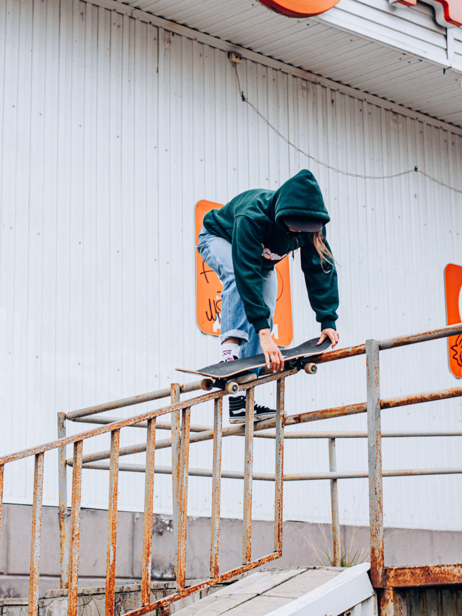 Примерно с 2014 года во Владимирской области и на территории её центра скейтбординг «завял»: ушли крупные тематические ивенты и соревнования, а за организацию никому браться не хотелось. Кроме братьев Бердичевских, называющих свой прошлогодний локальный контест в Кольчугино «приколом», но готовых приколоться ещё раз. Кстати, этой осенью приглашенные чемпионы страны также заедут во Владимир!