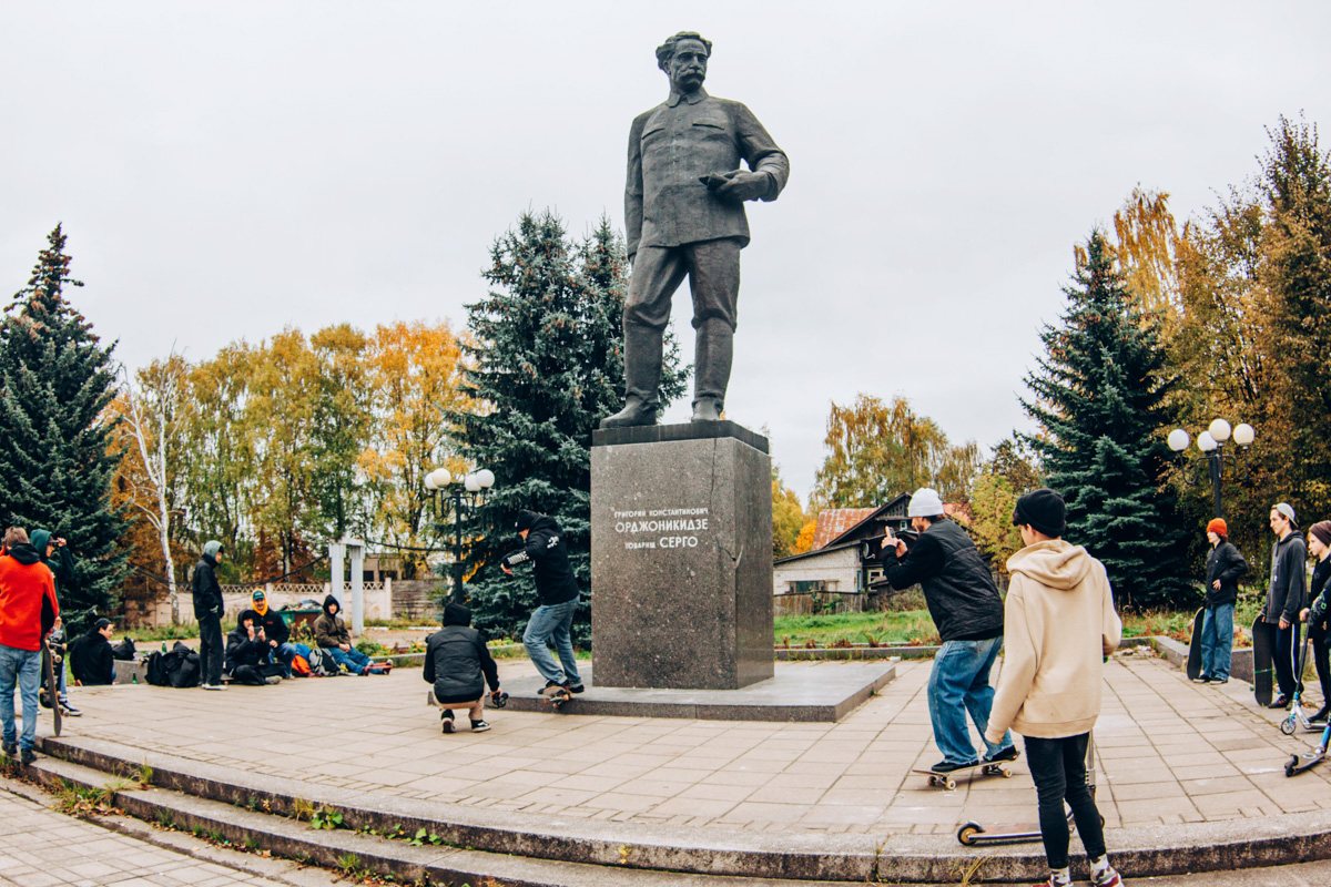 Примерно с 2014 года во Владимирской области и на территории её центра скейтбординг «завял»: ушли крупные тематические ивенты и соревнования, а за организацию никому браться не хотелось. Кроме братьев Бердичевских, называющих свой прошлогодний локальный контест в Кольчугино «приколом», но готовых приколоться ещё раз. Кстати, этой осенью приглашенные чемпионы страны также заедут во Владимир!
