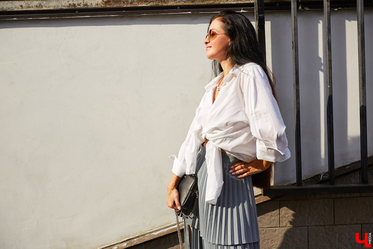 Чуть больше года назад Анастасия Александрова перебралась жить в Сочи, а недавно приехала навестить родной город. Мы спросили, изменился ли ее стиль за время жизни в городе-курорте, и попросили дать несколько советов, как носить любимые летние вещи во владимирских погодных реалиях.