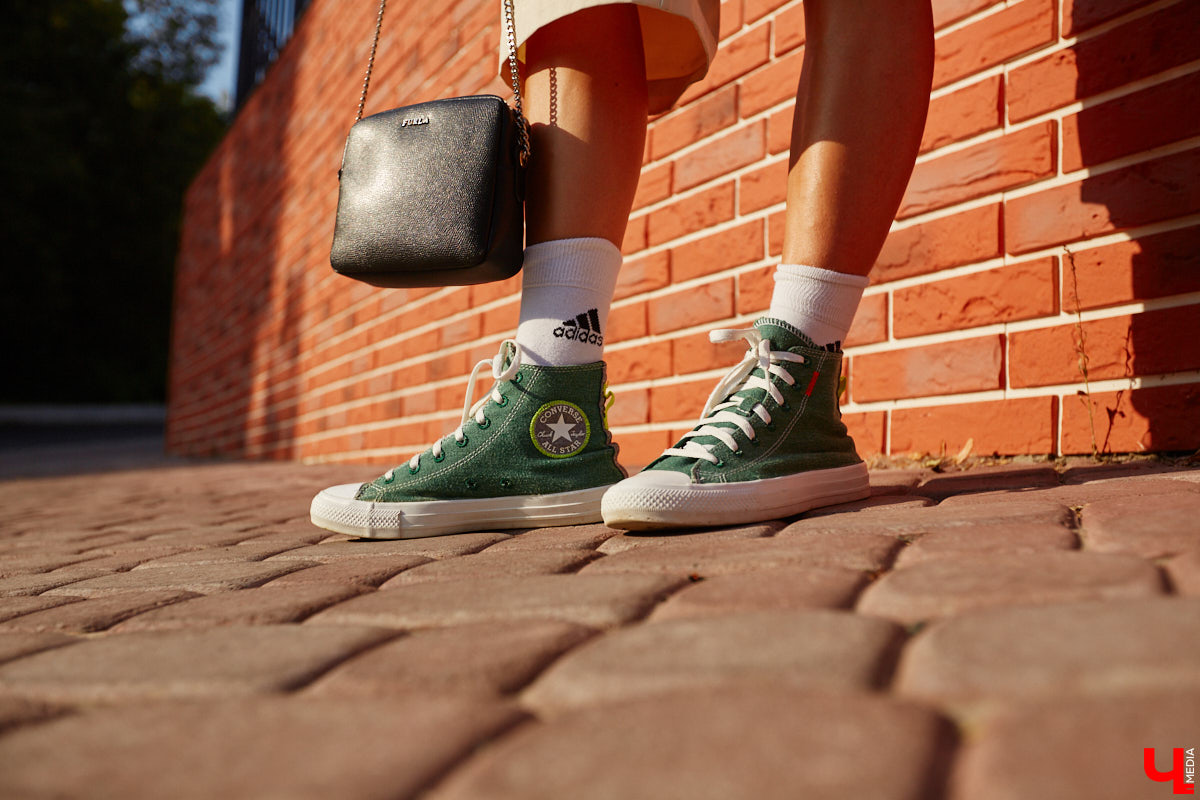 Чуть больше года назад Анастасия Александрова перебралась жить в Сочи, а недавно приехала навестить родной город. Мы спросили, изменился ли ее стиль за время жизни в городе-курорте, и попросили дать несколько советов, как носить любимые летние вещи во владимирских погодных реалиях.