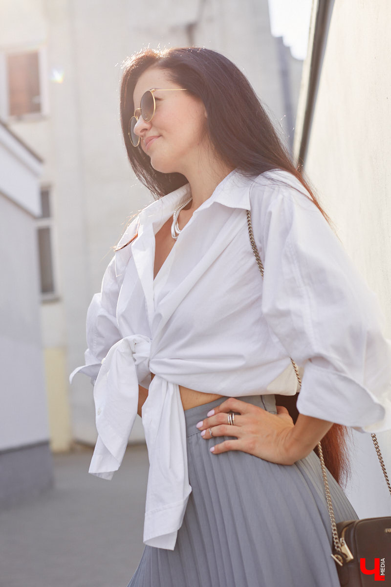 Чуть больше года назад Анастасия Александрова перебралась жить в Сочи, а недавно приехала навестить родной город. Мы спросили, изменился ли ее стиль за время жизни в городе-курорте, и попросили дать несколько советов, как носить любимые летние вещи во владимирских погодных реалиях.