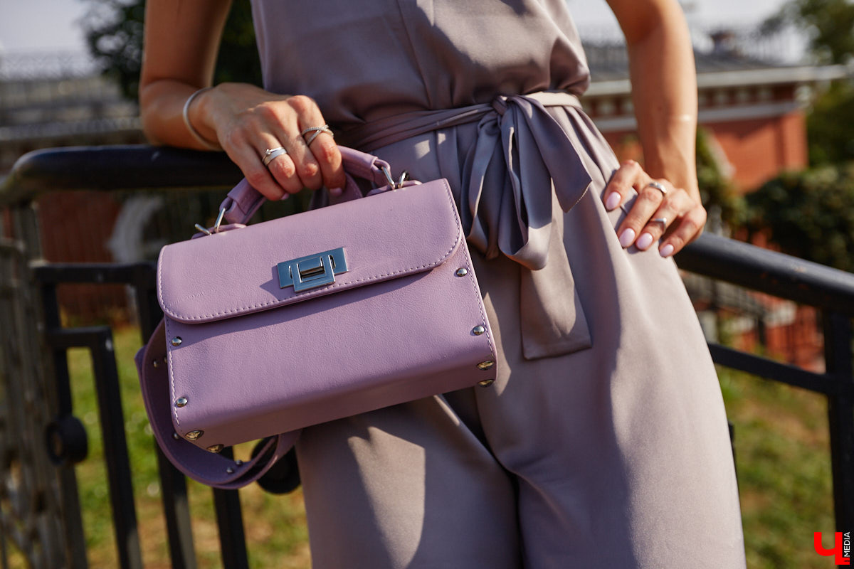 Чуть больше года назад Анастасия Александрова перебралась жить в Сочи, а недавно приехала навестить родной город. Мы спросили, изменился ли ее стиль за время жизни в городе-курорте, и попросили дать несколько советов, как носить любимые летние вещи во владимирских погодных реалиях.