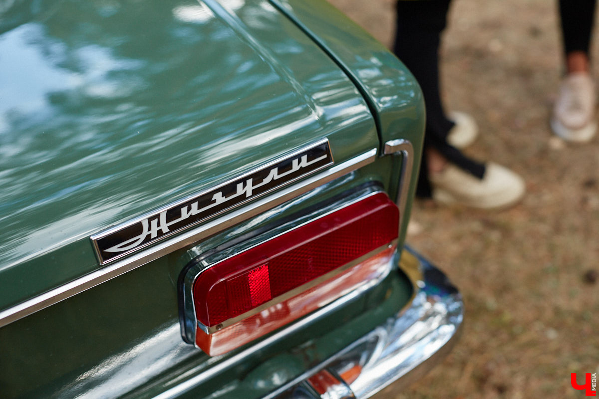 Более 250 ретроавтомобилей собрались в эти выходные в «ВеЛесе». По числу участников «Ретро-Гараж» побил свой собственный рекорд и еще раз подтвердил статус самого крупного фестиваля этой направленности во Владимирской области. По масштабным праздникам за два года пандемии соскучились не только автовладельцы, но и зрители. Желающих посмотреть на уникальные машины собралось столько, что к эко-отелю трудно было подъехать. Все усилия были не зря: пятый юбилейный «Ретро-гараж» превзошел все ожидания! Фоторепортаж с места события смотрите на «Ключ-Медиа».