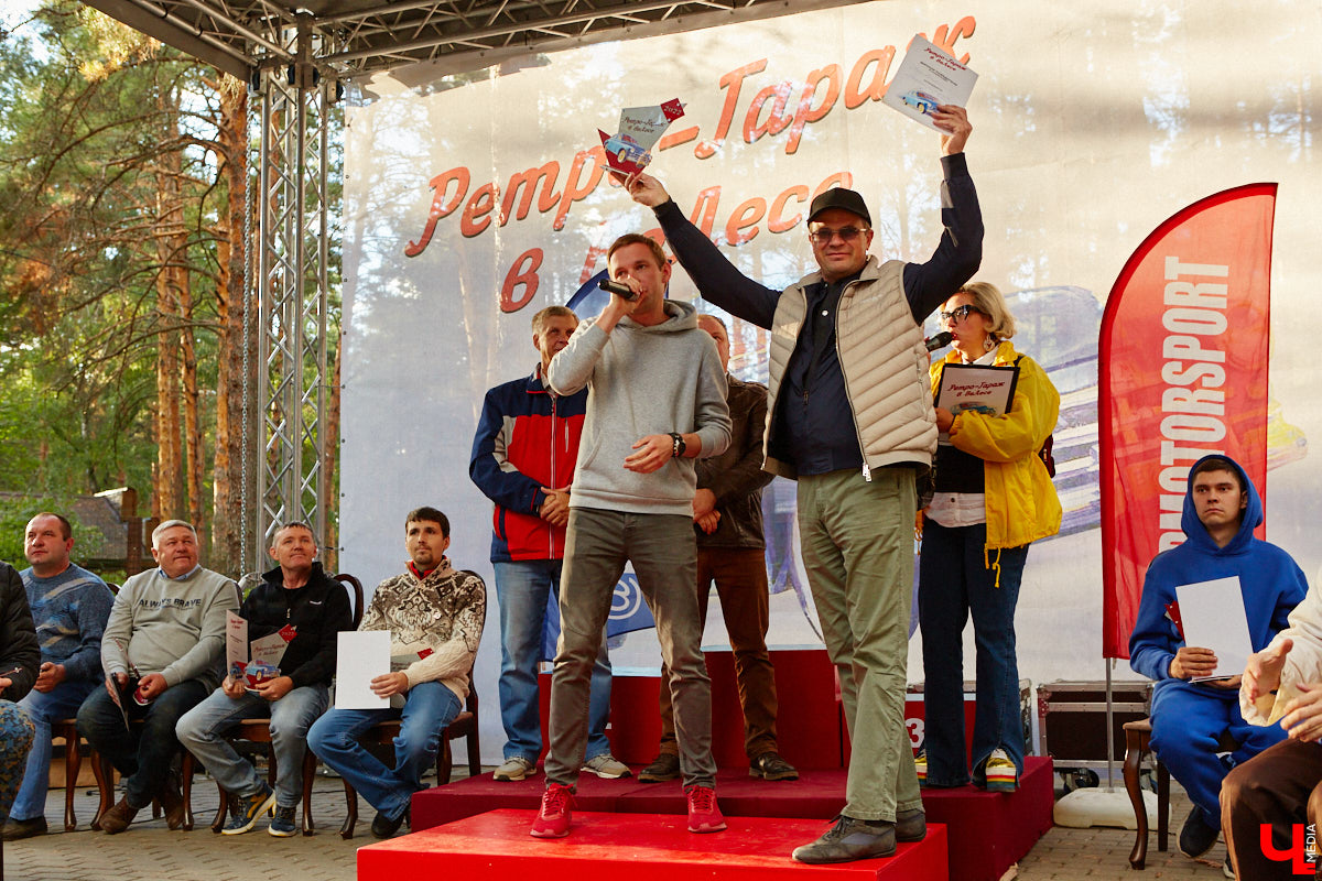 Более 250 ретроавтомобилей собрались в эти выходные в «ВеЛесе». По числу участников «Ретро-Гараж» побил свой собственный рекорд и еще раз подтвердил статус самого крупного фестиваля этой направленности во Владимирской области. По масштабным праздникам за два года пандемии соскучились не только автовладельцы, но и зрители. Желающих посмотреть на уникальные машины собралось столько, что к эко-отелю трудно было подъехать. Все усилия были не зря: пятый юбилейный «Ретро-гараж» превзошел все ожидания! Фоторепортаж с места события смотрите на «Ключ-Медиа».