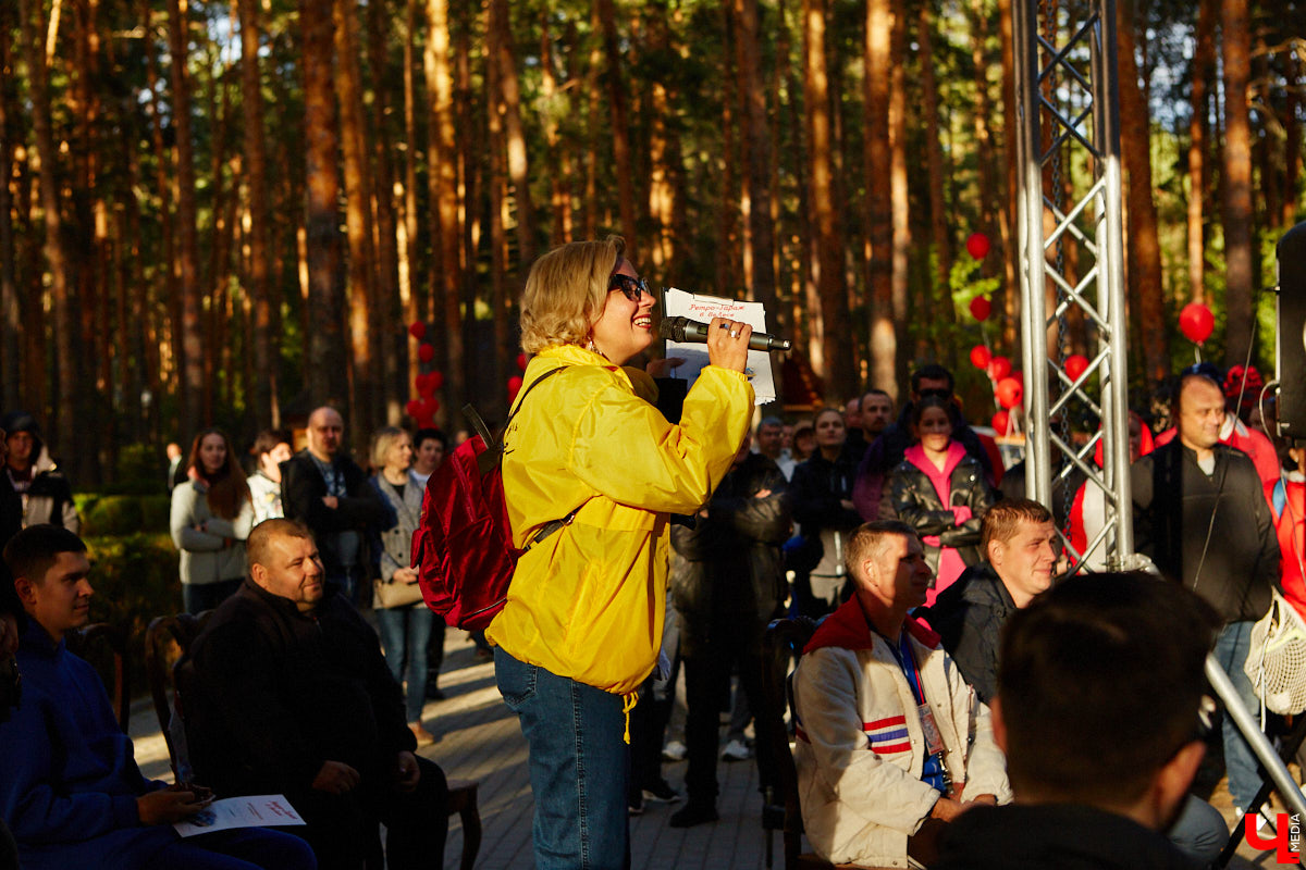 Более 250 ретроавтомобилей собрались в эти выходные в «ВеЛесе». По числу участников «Ретро-Гараж» побил свой собственный рекорд и еще раз подтвердил статус самого крупного фестиваля этой направленности во Владимирской области. По масштабным праздникам за два года пандемии соскучились не только автовладельцы, но и зрители. Желающих посмотреть на уникальные машины собралось столько, что к эко-отелю трудно было подъехать. Все усилия были не зря: пятый юбилейный «Ретро-гараж» превзошел все ожидания! Фоторепортаж с места события смотрите на «Ключ-Медиа».