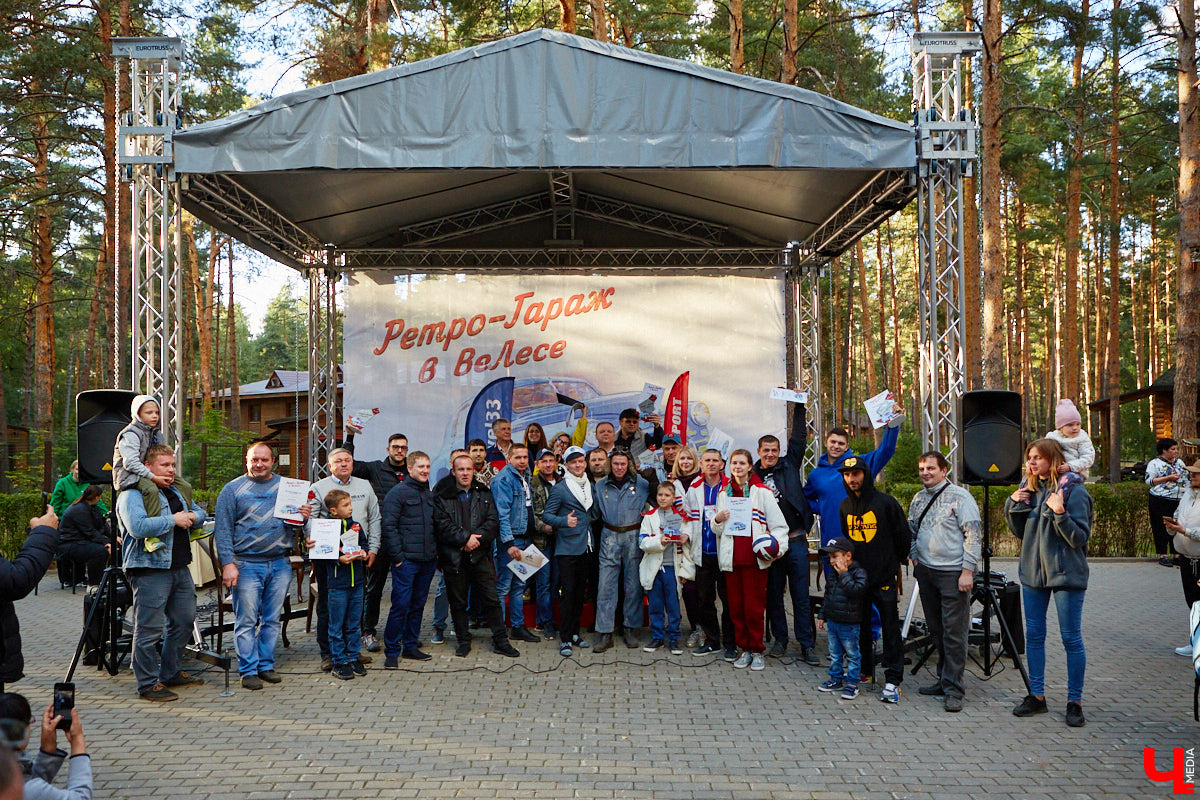 Более 250 ретроавтомобилей собрались в эти выходные в «ВеЛесе». По числу участников «Ретро-Гараж» побил свой собственный рекорд и еще раз подтвердил статус самого крупного фестиваля этой направленности во Владимирской области. По масштабным праздникам за два года пандемии соскучились не только автовладельцы, но и зрители. Желающих посмотреть на уникальные машины собралось столько, что к эко-отелю трудно было подъехать. Все усилия были не зря: пятый юбилейный «Ретро-гараж» превзошел все ожидания! Фоторепортаж с места события смотрите на «Ключ-Медиа».