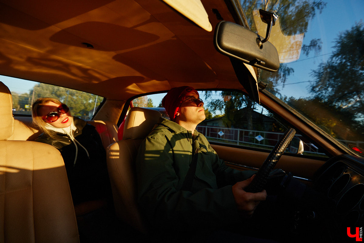 Более 250 ретроавтомобилей собрались в эти выходные в «ВеЛесе». По числу участников «Ретро-Гараж» побил свой собственный рекорд и еще раз подтвердил статус самого крупного фестиваля этой направленности во Владимирской области. По масштабным праздникам за два года пандемии соскучились не только автовладельцы, но и зрители. Желающих посмотреть на уникальные машины собралось столько, что к эко-отелю трудно было подъехать. Все усилия были не зря: пятый юбилейный «Ретро-гараж» превзошел все ожидания! Фоторепортаж с места события смотрите на «Ключ-Медиа».