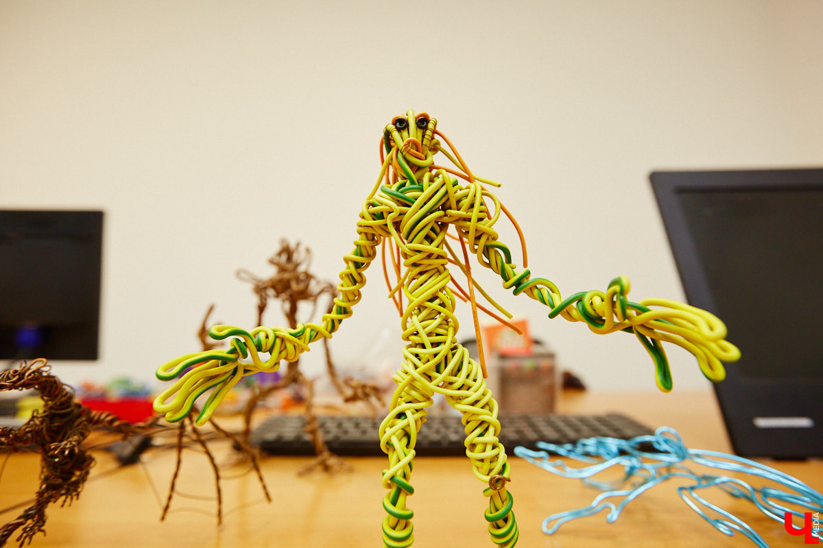 Удивительно, но порой значительные перемены в нашей жизни могут начинаться с сущего пустяка. Например, с небольшой детской просьбы. И кто бы знал три года назад, что именно с неё и зародится, пожалуй, самое больше увлечение владимирского мастера, творящего под псевдонимом Владимир Нежный.