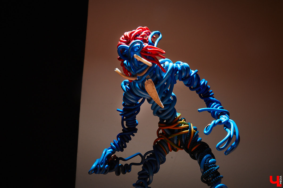 Удивительно, но порой значительные перемены в нашей жизни могут начинаться с сущего пустяка. Например, с небольшой детской просьбы. И кто бы знал три года назад, что именно с неё и зародится, пожалуй, самое больше увлечение владимирского мастера, творящего под псевдонимом Владимир Нежный.