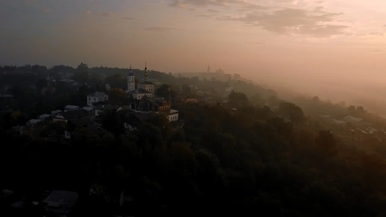 А вы знаете, как завораживающе выглядит Владимир с высоты птичьего полета? А если над городом туман? Просто посмотрите короткий ролик владимирского оператора Ильи Любимова. Он уже покорил жюри всероссийского конкурса видеоработ.