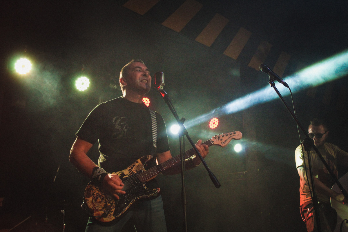 В минувшую субботу областной центр был разбужен ревом моторов, сопровождавшим грандиозную вечеринку Rebel Party (Custom). Гостей мероприятия встречала роскошная автомотовыставка, развлекала яркая шоу-программа, а погружал в кастом-культуру любопытных владимирцев маркет товаров в стиле американской классики.