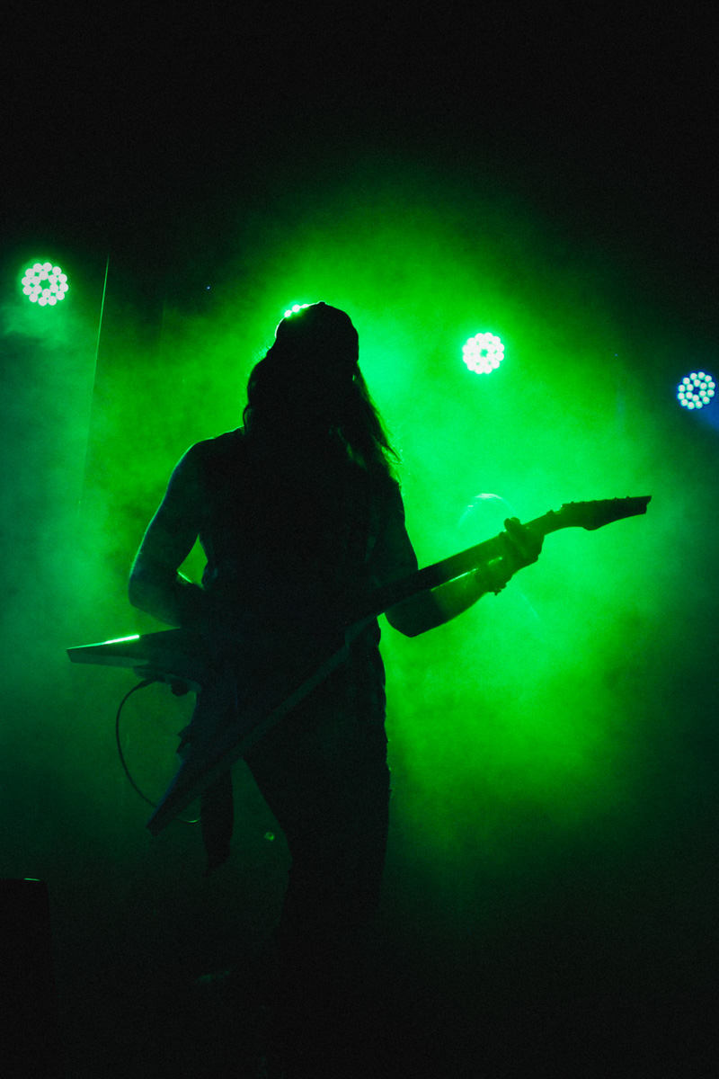 В минувшую субботу областной центр был разбужен ревом моторов, сопровождавшим грандиозную вечеринку Rebel Party (Custom). Гостей мероприятия встречала роскошная автомотовыставка, развлекала яркая шоу-программа, а погружал в кастом-культуру любопытных владимирцев маркет товаров в стиле американской классики.