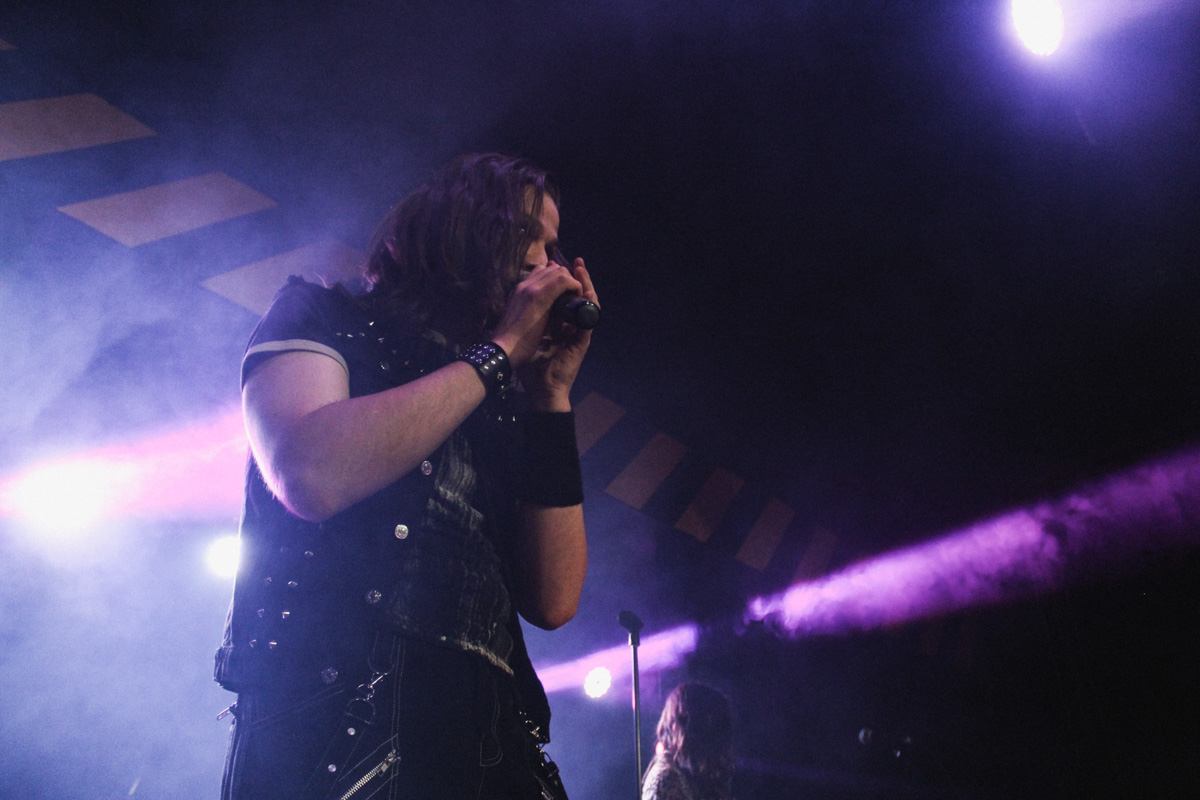 В минувшую субботу областной центр был разбужен ревом моторов, сопровождавшим грандиозную вечеринку Rebel Party (Custom). Гостей мероприятия встречала роскошная автомотовыставка, развлекала яркая шоу-программа, а погружал в кастом-культуру любопытных владимирцев маркет товаров в стиле американской классики.