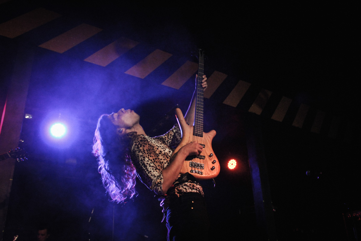 В минувшую субботу областной центр был разбужен ревом моторов, сопровождавшим грандиозную вечеринку Rebel Party (Custom). Гостей мероприятия встречала роскошная автомотовыставка, развлекала яркая шоу-программа, а погружал в кастом-культуру любопытных владимирцев маркет товаров в стиле американской классики.