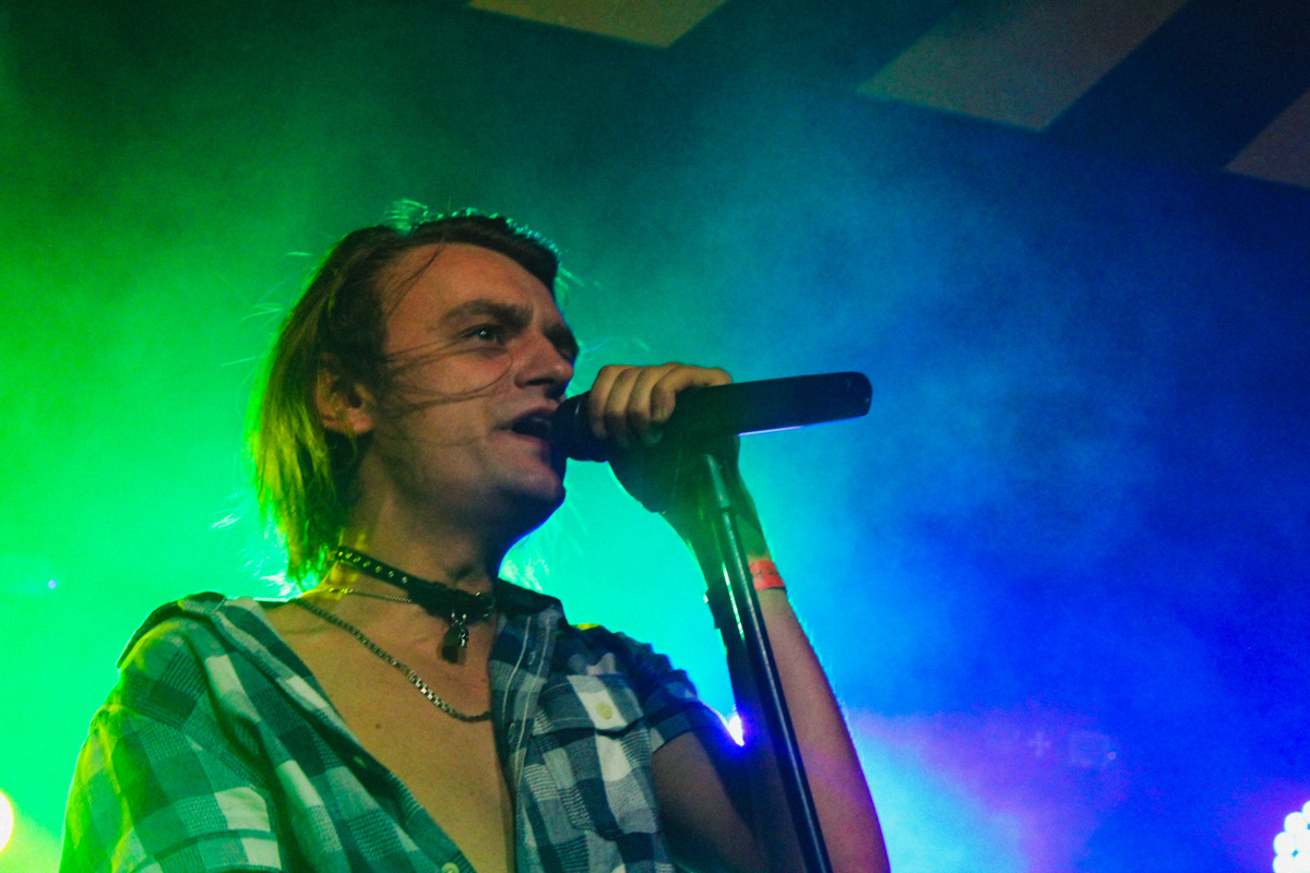 В минувшую субботу областной центр был разбужен ревом моторов, сопровождавшим грандиозную вечеринку Rebel Party (Custom). Гостей мероприятия встречала роскошная автомотовыставка, развлекала яркая шоу-программа, а погружал в кастом-культуру любопытных владимирцев маркет товаров в стиле американской классики.