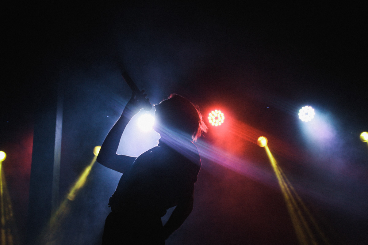 В минувшую субботу областной центр был разбужен ревом моторов, сопровождавшим грандиозную вечеринку Rebel Party (Custom). Гостей мероприятия встречала роскошная автомотовыставка, развлекала яркая шоу-программа, а погружал в кастом-культуру любопытных владимирцев маркет товаров в стиле американской классики.