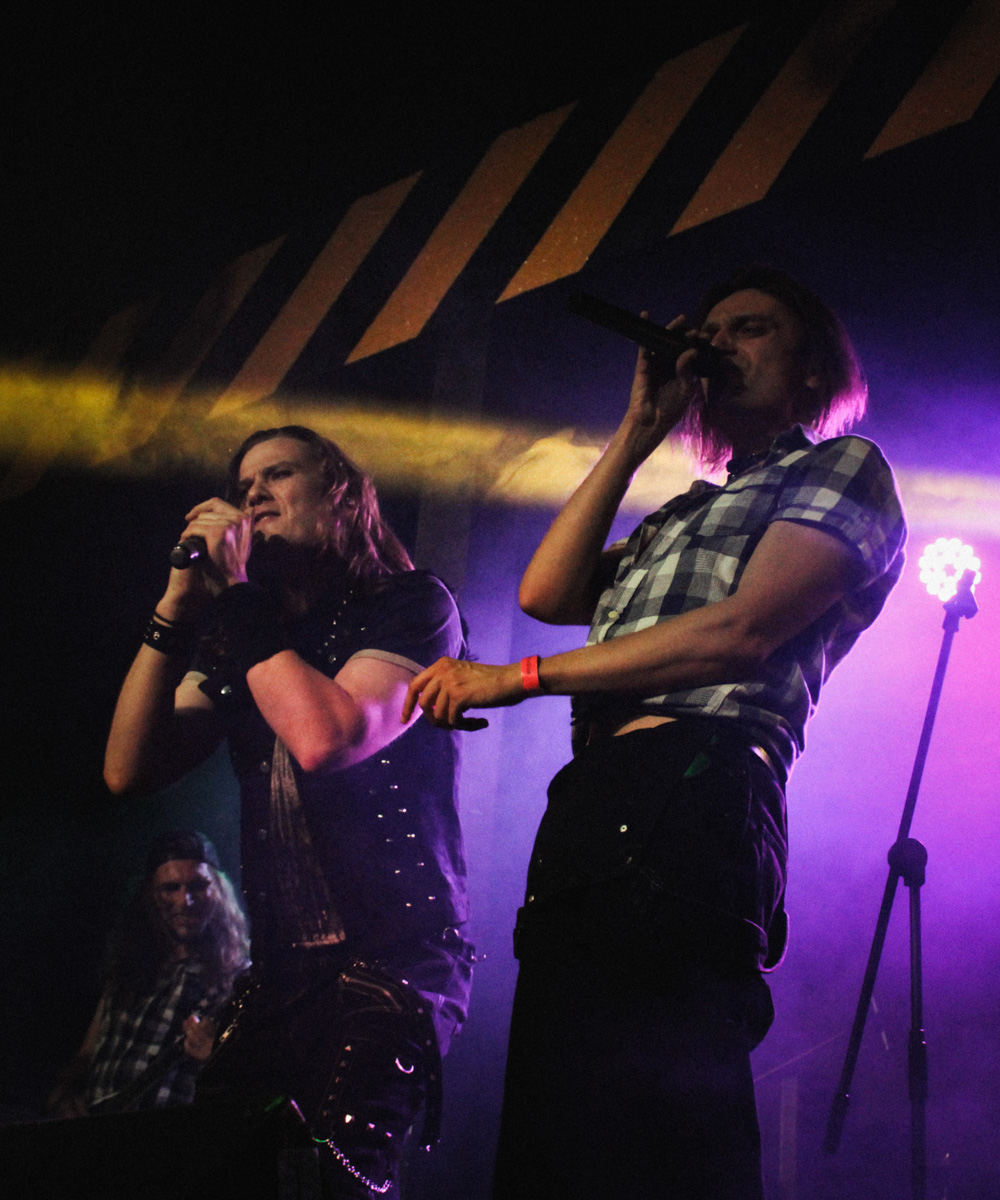 В минувшую субботу областной центр был разбужен ревом моторов, сопровождавшим грандиозную вечеринку Rebel Party (Custom). Гостей мероприятия встречала роскошная автомотовыставка, развлекала яркая шоу-программа, а погружал в кастом-культуру любопытных владимирцев маркет товаров в стиле американской классики.