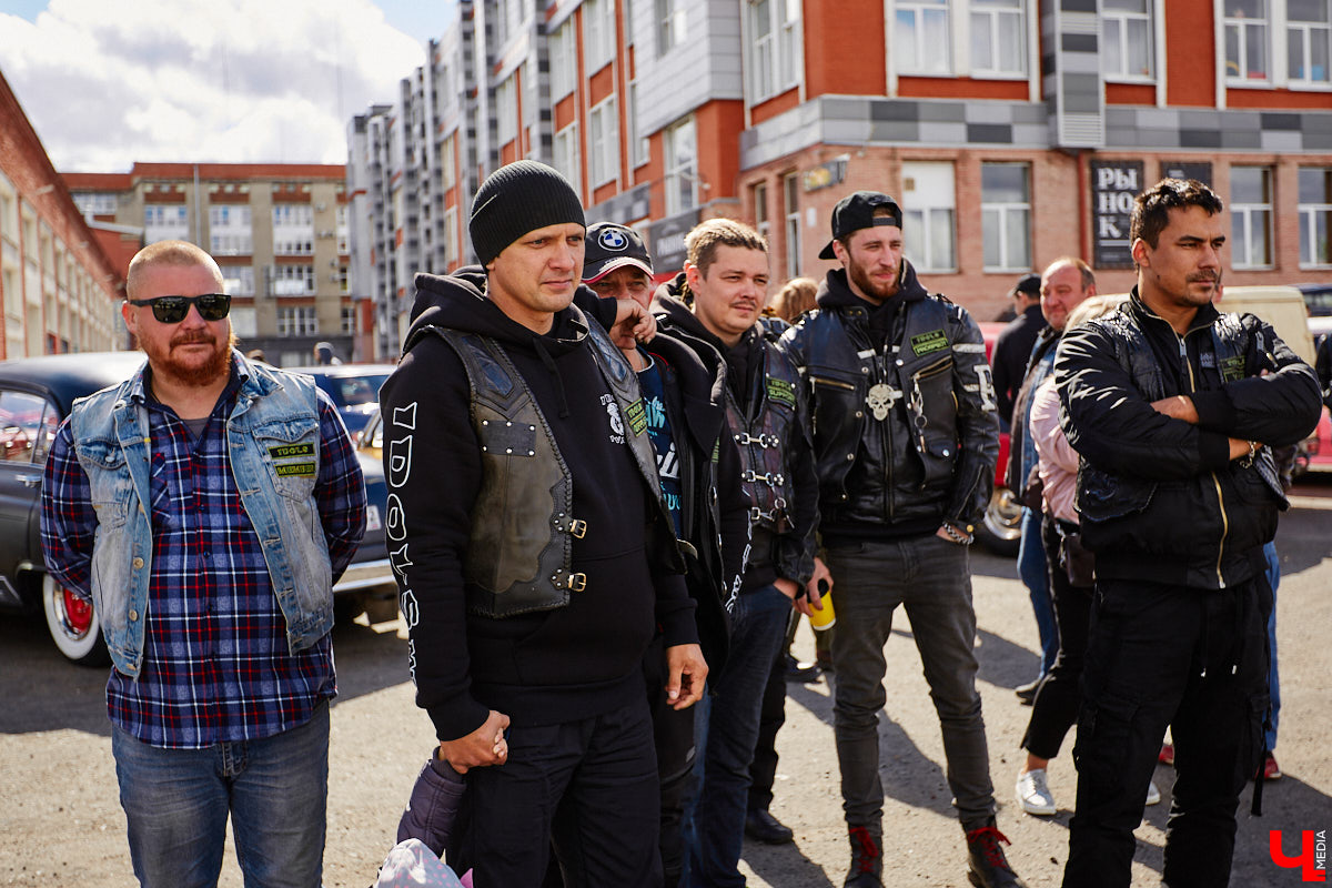 В минувшую субботу областной центр был разбужен ревом моторов, сопровождавшим грандиозную вечеринку Rebel Party (Custom). Гостей мероприятия встречала роскошная автомотовыставка, развлекала яркая шоу-программа, а погружал в кастом-культуру любопытных владимирцев маркет товаров в стиле американской классики.