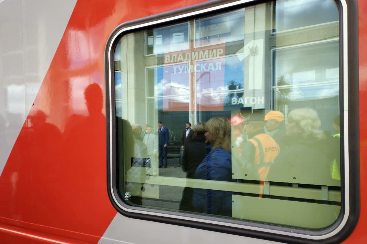 Новые троллейбусы, вагоны поездов, покрытия на проблемных участках города и области. Позитивная повестка для пешеходов и автомобилистов в очередном дорожном обзоре от «Ключ-Медиа»!