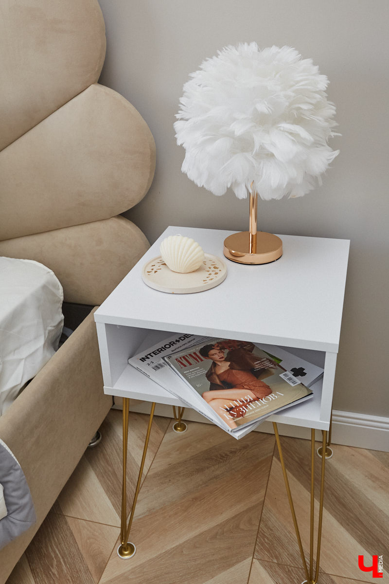 Решение о покупке коттеджа Анна вместе с супругом приняла весной 2020 года, когда лужайка возле дома стала чем-то большим, чем просто участок земли. Правда, на момент приобретения это был еще и не дом вовсе, а лишь залитый фундамент будущего уютного гнездышка. Что из этого получилось? Смотрим и вдохновляемся!