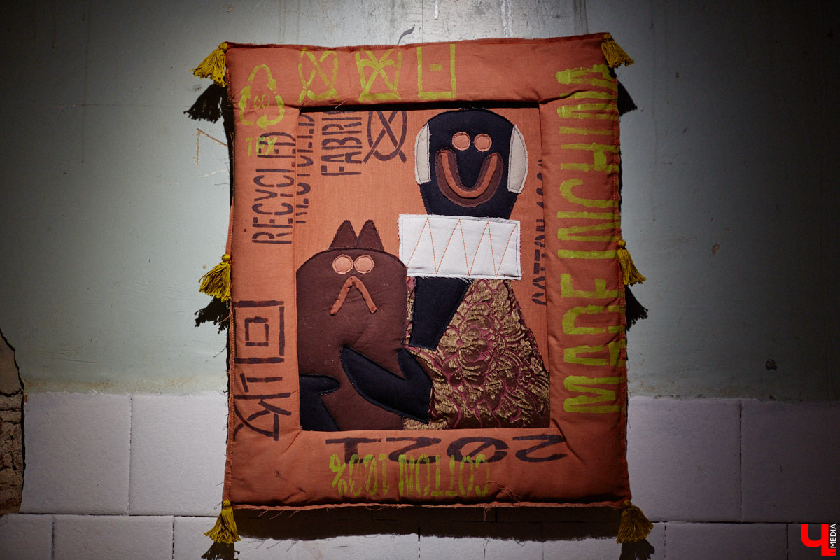 Открыть галерею просто, особенно в интернете – нужны лишь мечта, подходящее комьюнити, сайт и много работы. Но выпускница владимирского худграфа Анастасия Уткина успешно продвигает современных российских художников по текстилю не только в виртуальном, но и реальном мире.