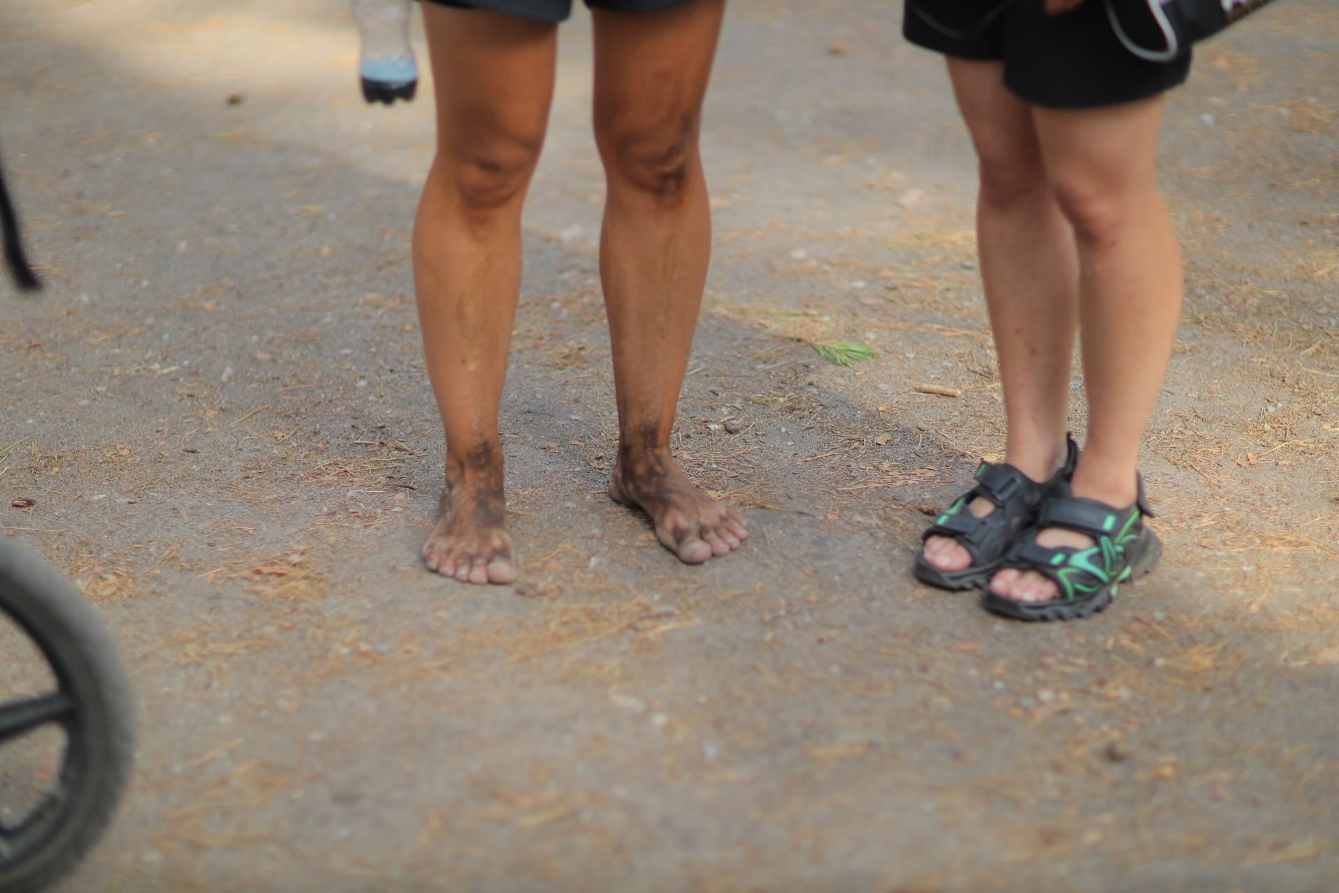 Жительница Владимира Ольга Бекрицкая вновь установила мировой рекорд, на этот раз по бегу босиком по пересеченной местности, да еще и с детской коляской! 21 километр пути она преодолела вместе со своим сыном. Но сделать это было нелегко.