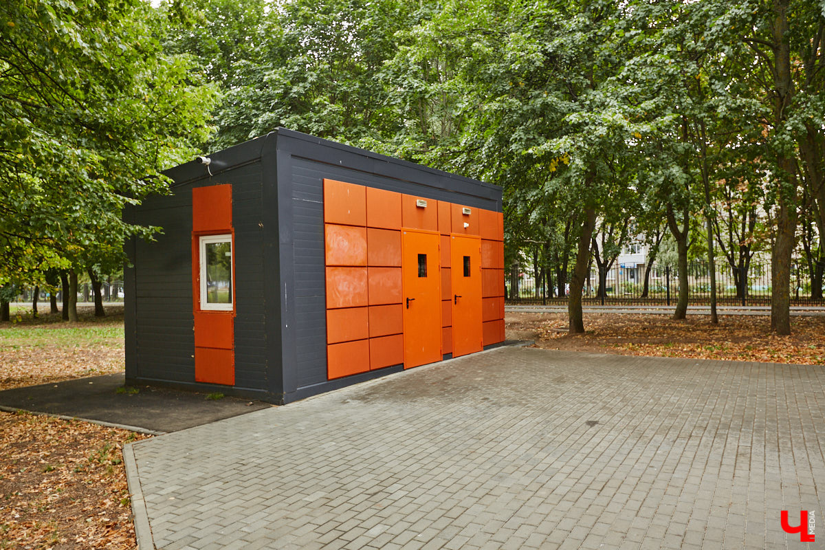 В этом году в «Добросельском» заканчивается последний этап реновации. Именно туда на днях мы пригласили на прогулку владимирского урбаниста Артема Чернея, соавтора проекта «Владимир будущего», чтобы он поделился своими впечатлениями от обновленного парка. 