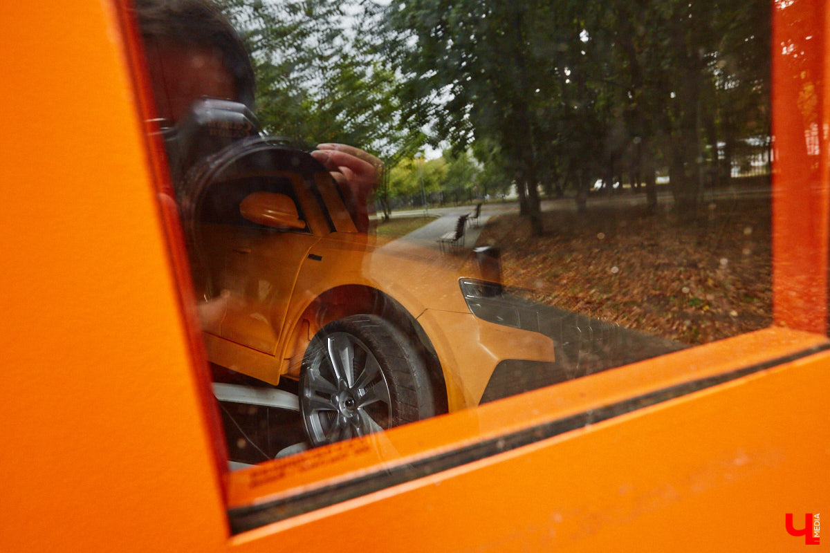 В этом году в «Добросельском» заканчивается последний этап реновации. Именно туда на днях мы пригласили на прогулку владимирского урбаниста Артема Чернея, соавтора проекта «Владимир будущего», чтобы он поделился своими впечатлениями от обновленного парка. 