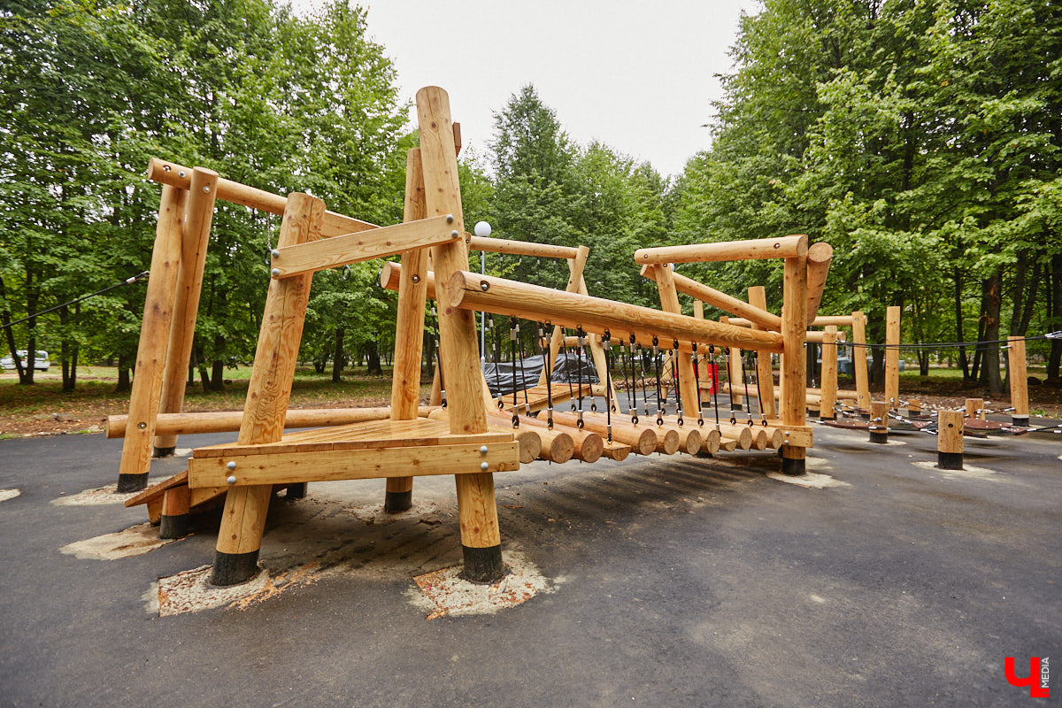 В этом году в «Добросельском» заканчивается последний этап реновации. Именно туда на днях мы пригласили на прогулку владимирского урбаниста Артема Чернея, соавтора проекта «Владимир будущего», чтобы он поделился своими впечатлениями от обновленного парка. 