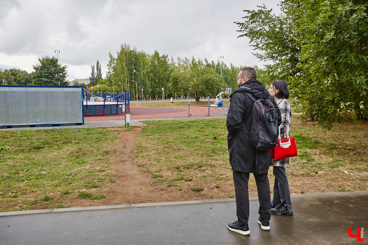 В этом году в «Добросельском» заканчивается последний этап реновации. Именно туда на днях мы пригласили на прогулку владимирского урбаниста Артема Чернея, соавтора проекта «Владимир будущего», чтобы он поделился своими впечатлениями от обновленного парка. 