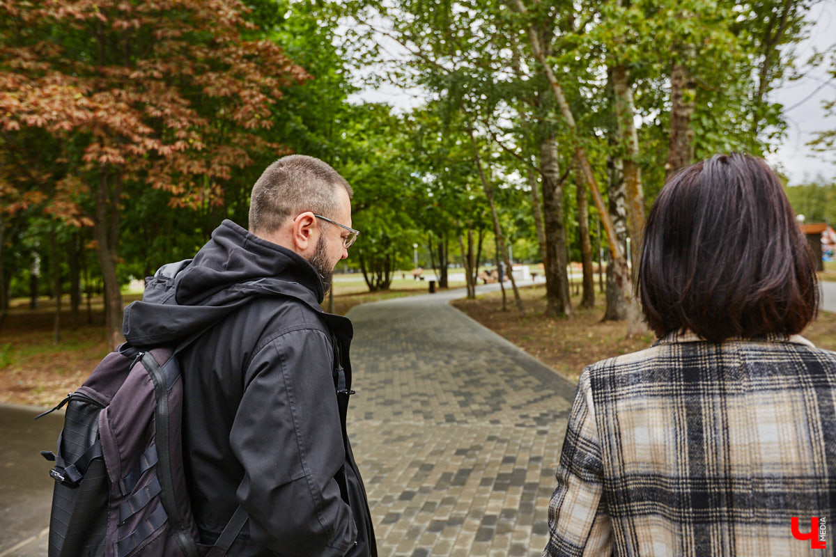 В этом году в «Добросельском» заканчивается последний этап реновации. Именно туда на днях мы пригласили на прогулку владимирского урбаниста Артема Чернея, соавтора проекта «Владимир будущего», чтобы он поделился своими впечатлениями от обновленного парка. 