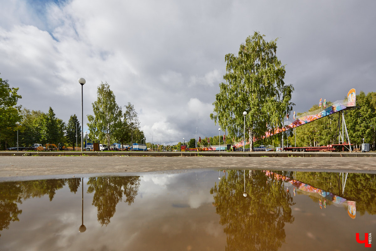 В этом году в «Добросельском» заканчивается последний этап реновации. Именно туда на днях мы пригласили на прогулку владимирского урбаниста Артема Чернея, соавтора проекта «Владимир будущего», чтобы он поделился своими впечатлениями от обновленного парка. 