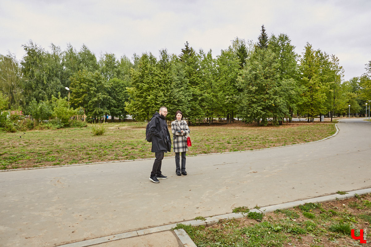 В этом году в «Добросельском» заканчивается последний этап реновации. Именно туда на днях мы пригласили на прогулку владимирского урбаниста Артема Чернея, соавтора проекта «Владимир будущего», чтобы он поделился своими впечатлениями от обновленного парка. 