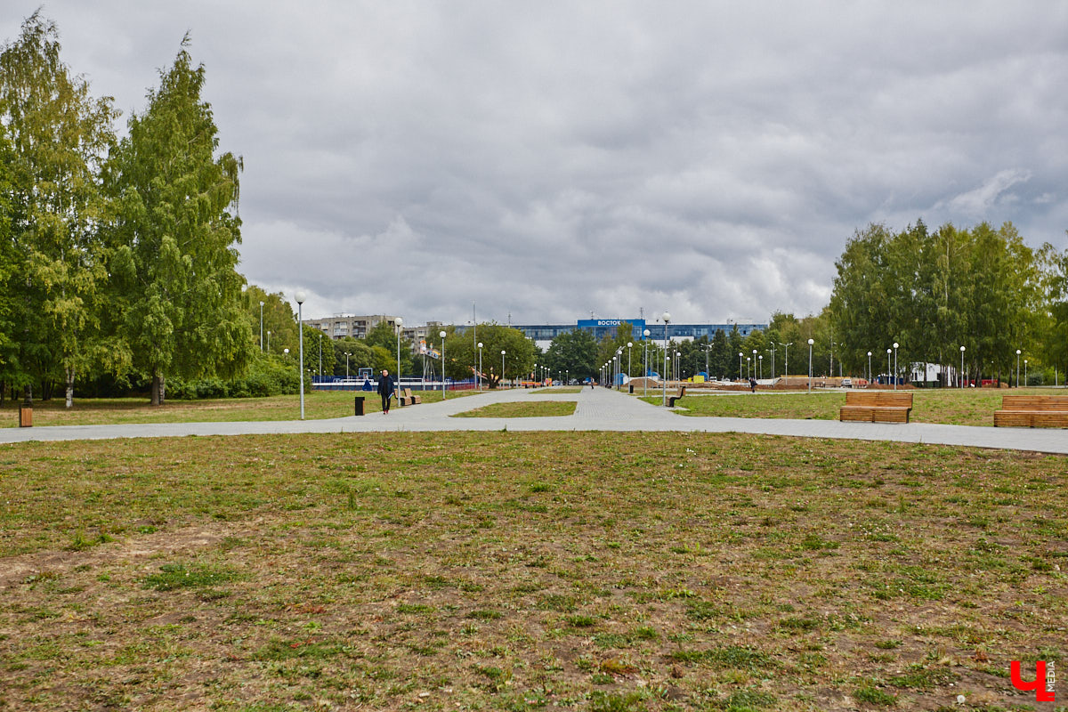 В этом году в «Добросельском» заканчивается последний этап реновации. Именно туда на днях мы пригласили на прогулку владимирского урбаниста Артема Чернея, соавтора проекта «Владимир будущего», чтобы он поделился своими впечатлениями от обновленного парка. 