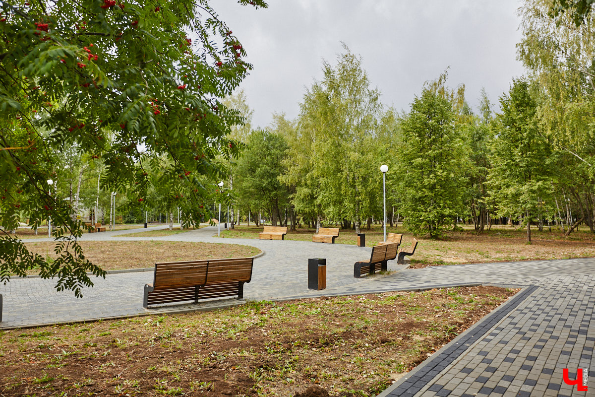 В этом году в «Добросельском» заканчивается последний этап реновации. Именно туда на днях мы пригласили на прогулку владимирского урбаниста Артема Чернея, соавтора проекта «Владимир будущего», чтобы он поделился своими впечатлениями от обновленного парка. 