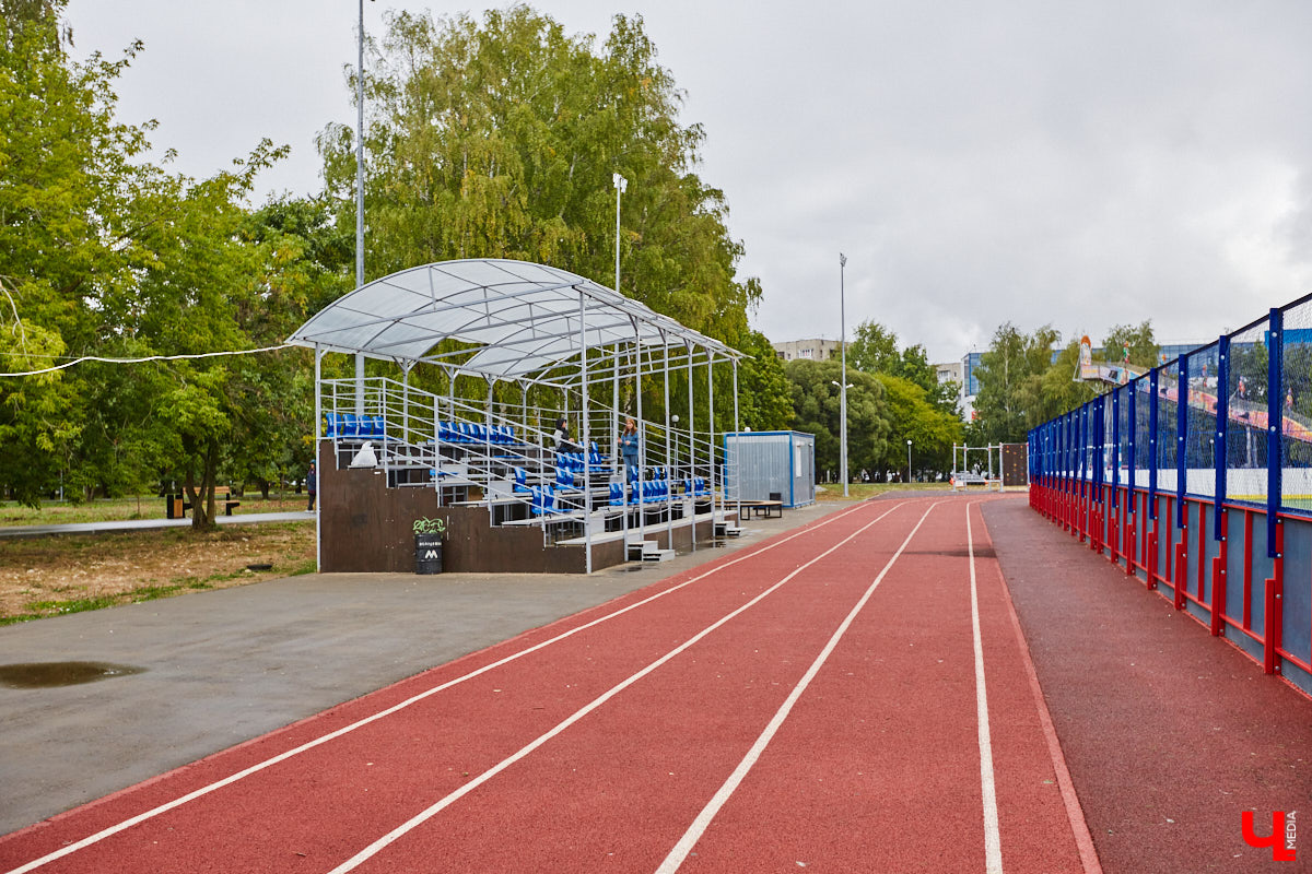 В этом году в «Добросельском» заканчивается последний этап реновации. Именно туда на днях мы пригласили на прогулку владимирского урбаниста Артема Чернея, соавтора проекта «Владимир будущего», чтобы он поделился своими впечатлениями от обновленного парка. 