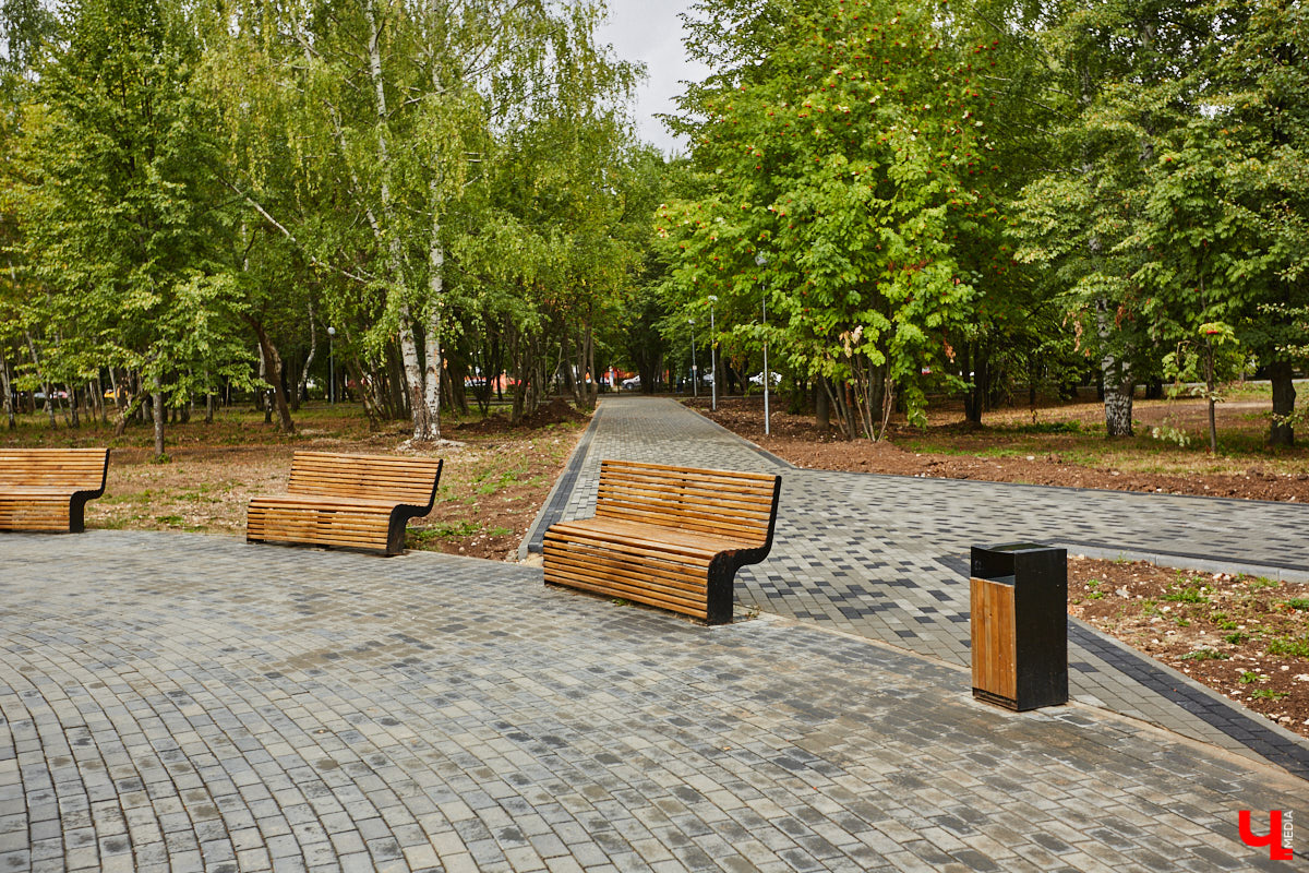 В этом году в «Добросельском» заканчивается последний этап реновации. Именно туда на днях мы пригласили на прогулку владимирского урбаниста Артема Чернея, соавтора проекта «Владимир будущего», чтобы он поделился своими впечатлениями от обновленного парка. 