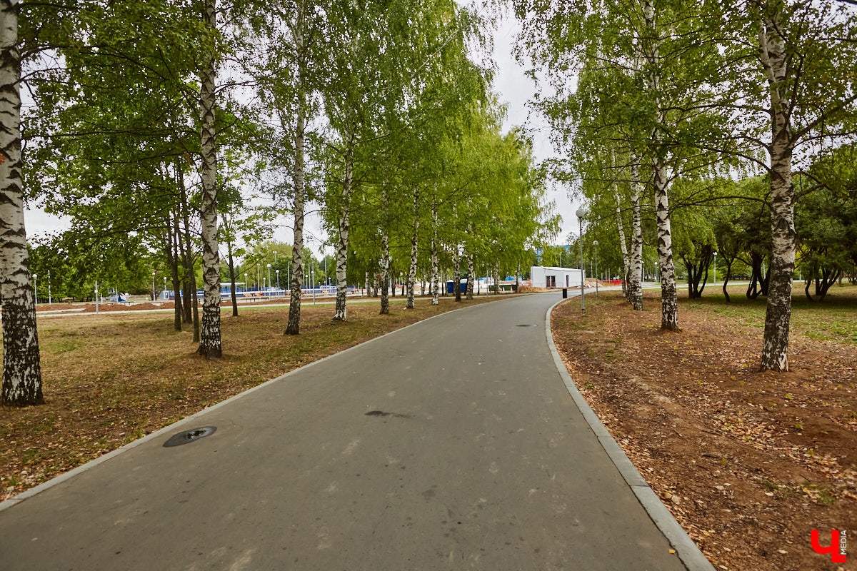 В этом году в «Добросельском» заканчивается последний этап реновации. Именно туда на днях мы пригласили на прогулку владимирского урбаниста Артема Чернея, соавтора проекта «Владимир будущего», чтобы он поделился своими впечатлениями от обновленного парка. 