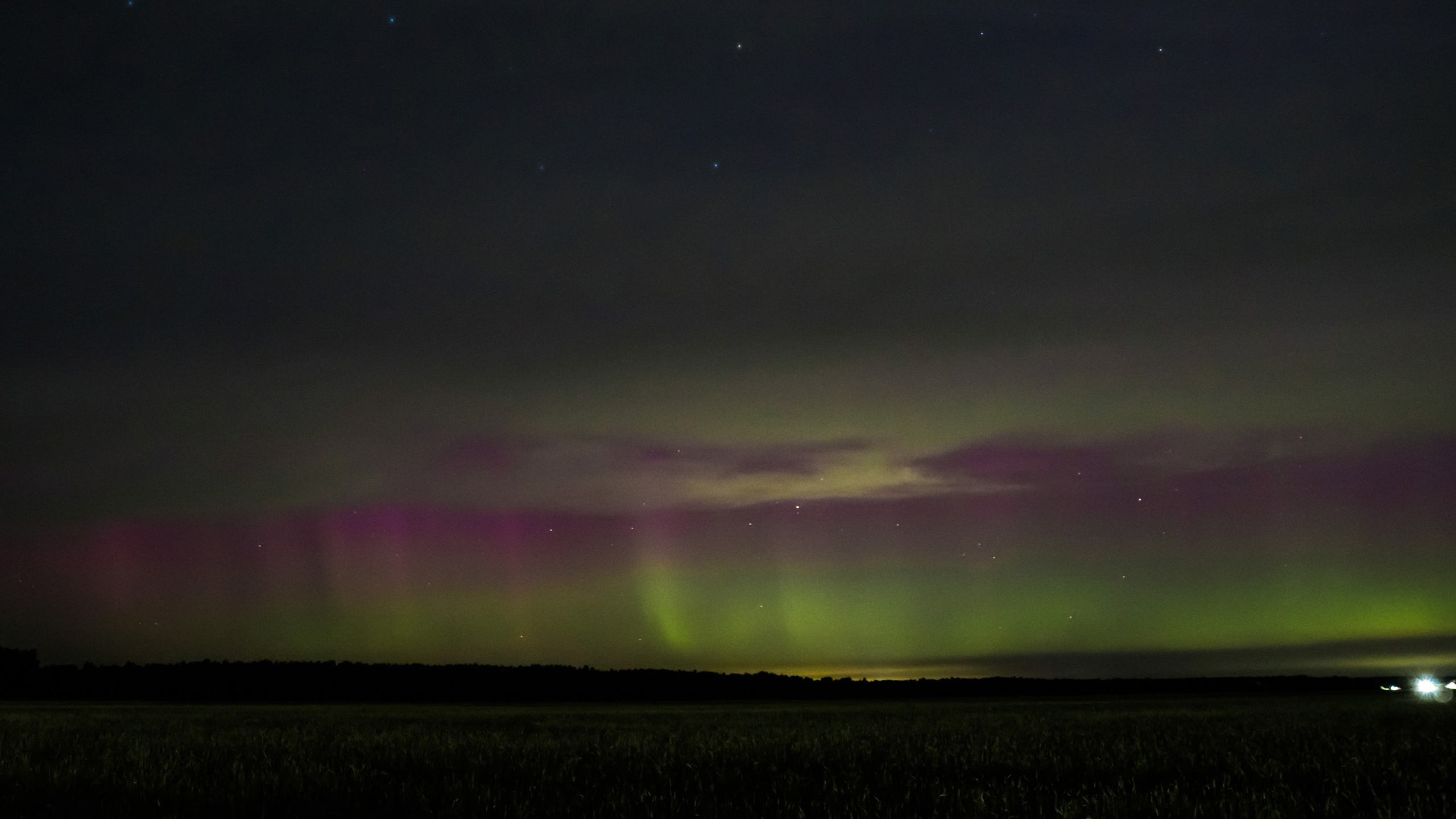 Жители Владимирской области заметили в небе лунное гало. Необычное свечение было отмечено накануне. О чём оно говорит? Наши предки считали, что погода изменится. Причём не в лучшую сторону. 