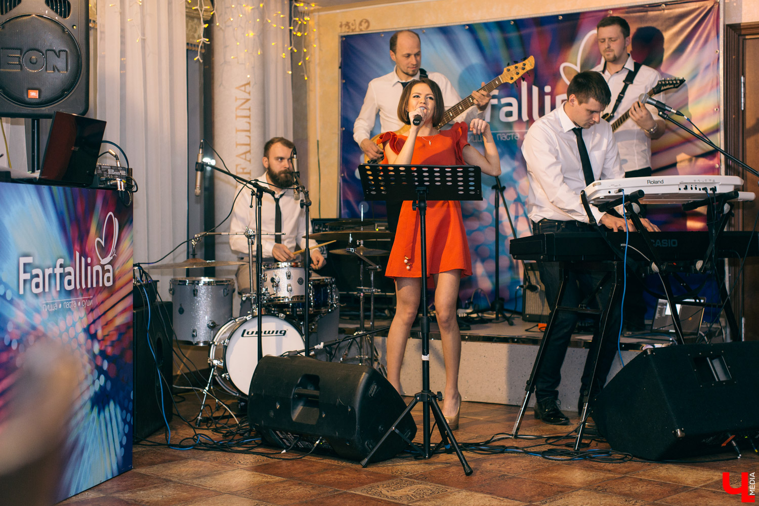 Грустные новости. Несмотря на ремонт и обновление кинобара «Руськино» все-таки приостанавливает свою деятельность. Пока на неопределенный срок. Но у вас еще есть время, чтобы успеть посетить любимую локацию.