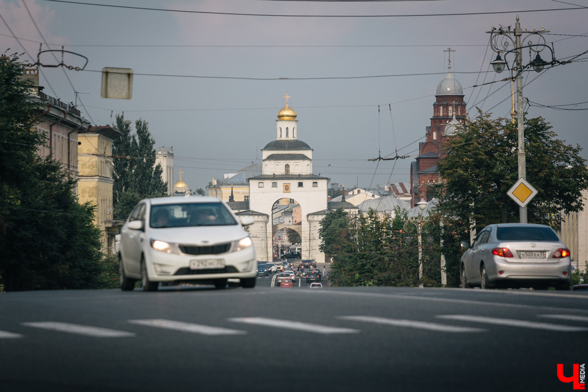 Ситуация вокруг самого масштабного белокаменного памятника Владимира сложена из камней краеугольных, о чём «Ключ-Медиа» периодически напоминает. С 2018 года ведутся разговоры о реставрации историко-культурного сооружения, но только осенью 2022-го проект наконец-таки утверждён! Как и когда изменятся Золотые ворота?