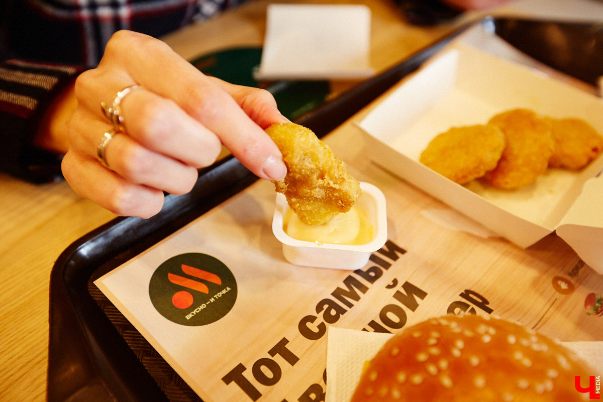 Новая отечественная сеть ресторанов быстрого питания «Вкусно – и точка», открывшаяся чуть больше месяца назад во Владимире, до сих пор вызывает у горожан повышенный интерес. Мы решили посетить заведение лично и узнать, вкусно ли там на самом деле?